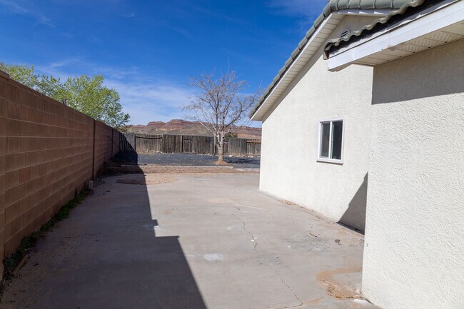 Building Photo - 337 N 3510 W