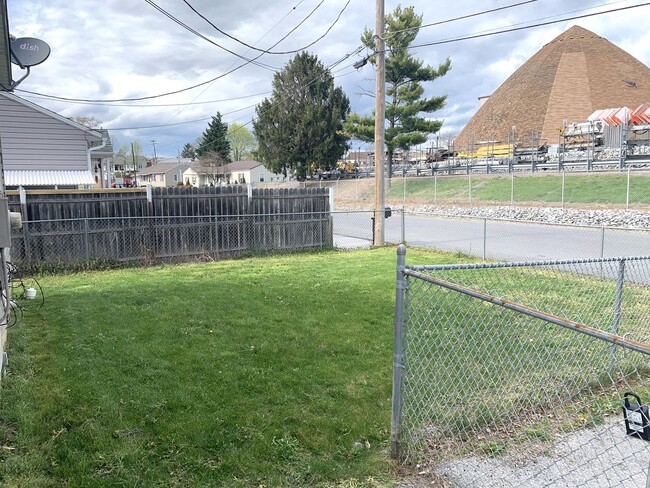 Building Photo - MOVE IN READY, APPLY NOW!!