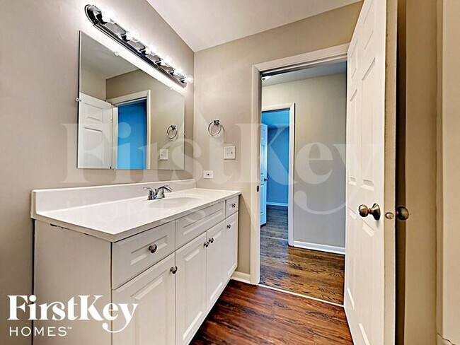 Building Photo - 16322 Kenwood Ave