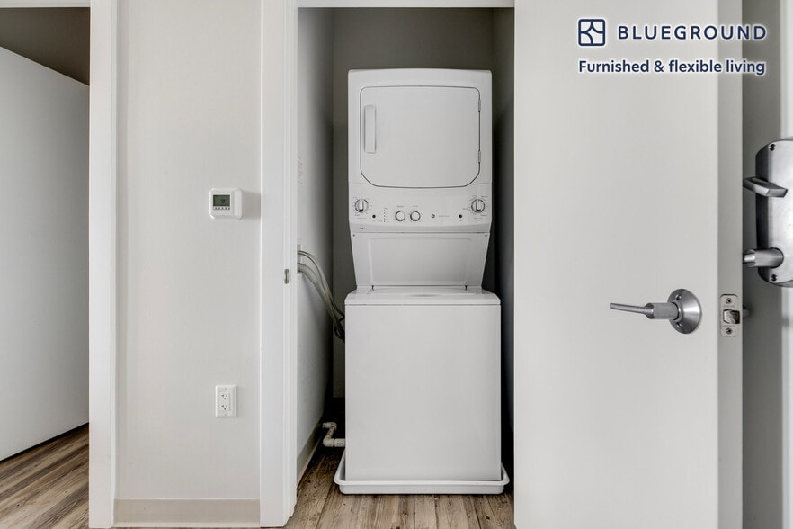 Building Photo - 161 Washington St