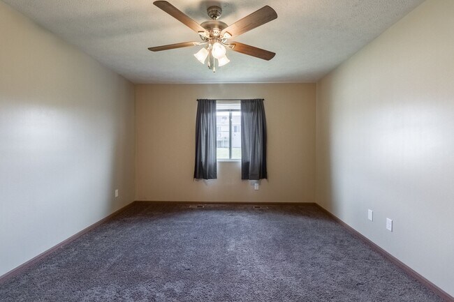 Building Photo - Beautiful Newer Home In South Lincoln
