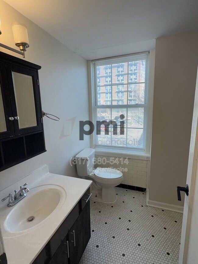 Building Photo - 1 W 28th St