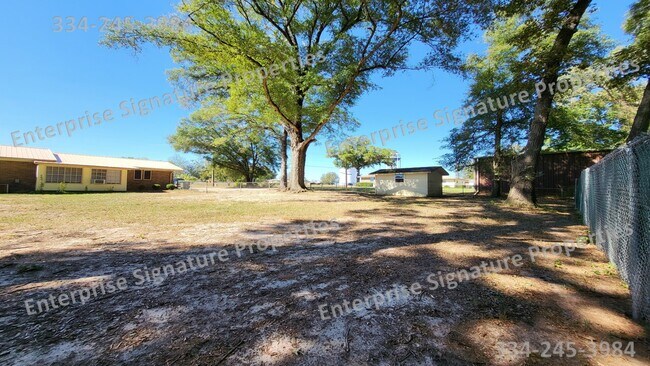Building Photo - 2500 Neal Metcalf Rd