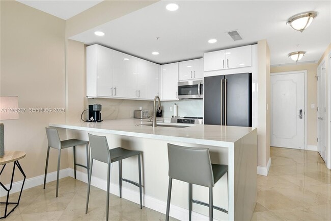 Building Photo - 3350 SW 27th Ave