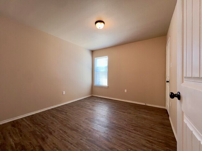 Building Photo - 2509 Ave