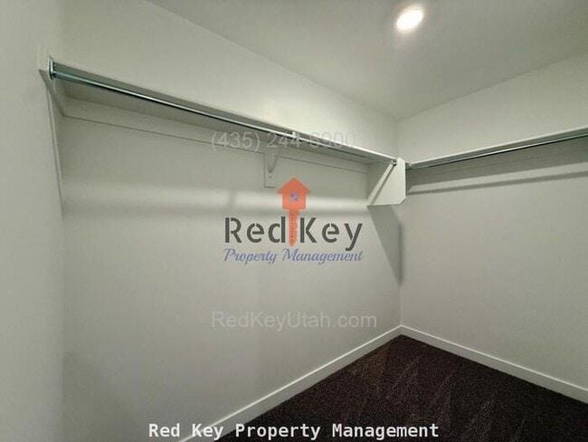 Building Photo - Wayne Way Townhouse