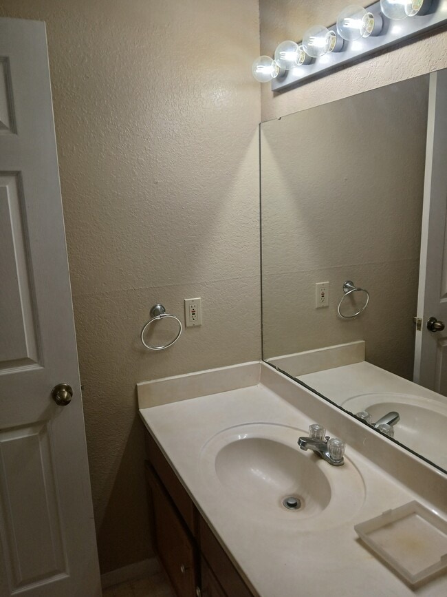 Building Photo - 5101 Middlecoff Cir