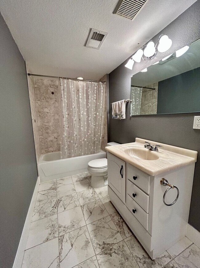 Building Photo - Spacious 4-Bedroom House Near Open Space in Heatherwood, Boulder