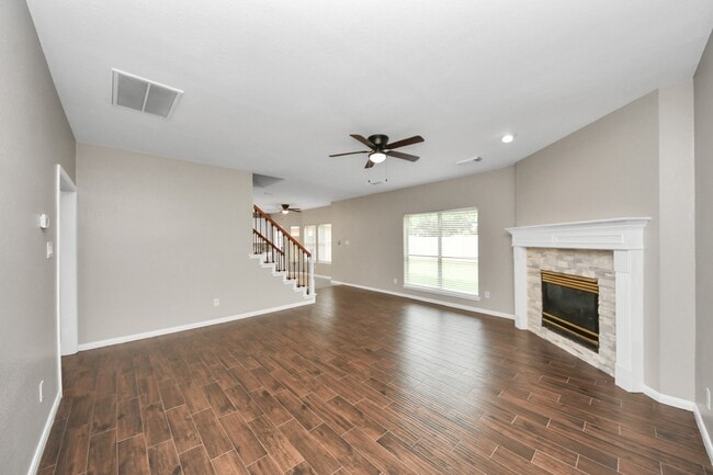 Building Photo - 1302 Raintree Cir