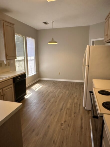 Building Photo - 2009 Station Ct