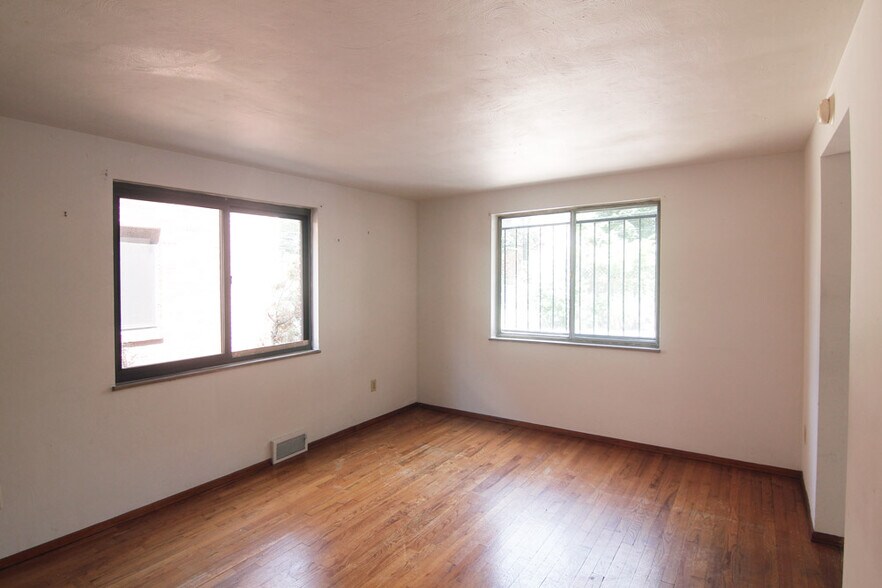 Building Photo - 421 Franklin Ave