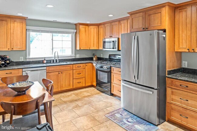 Building Photo - 7312 Poplar Ct