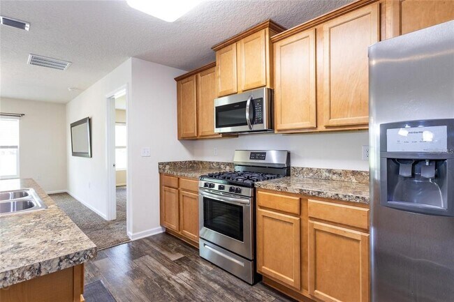 Building Photo - 131 Fairway Ct