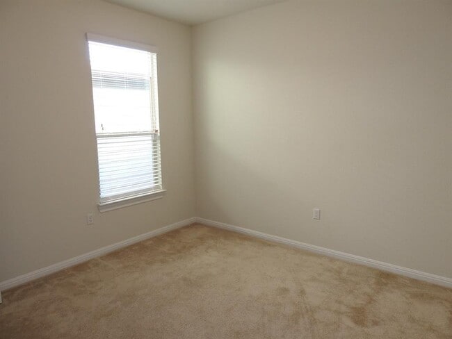 Building Photo - 9903 Quercia Dr