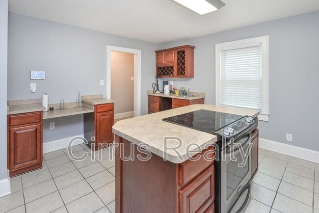 Building Photo - 10 Parkside Pl