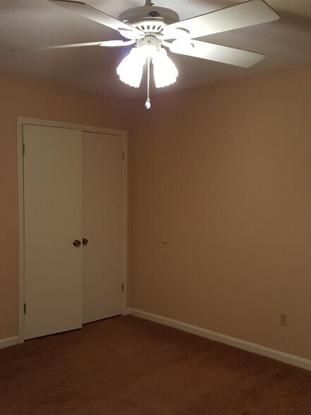 bedroom - 6441 Gillespie Rd