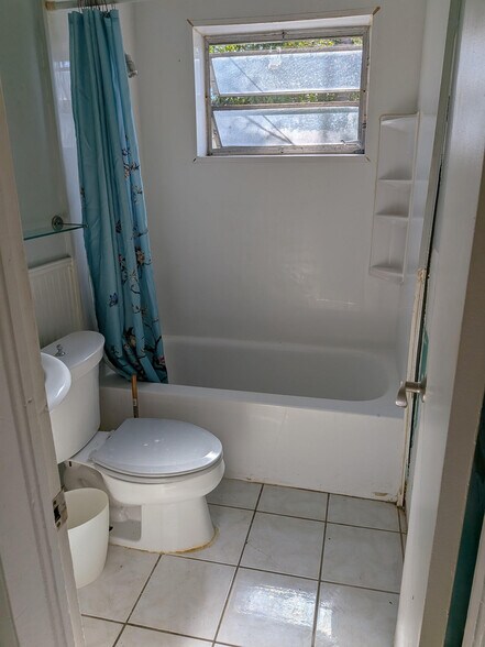 Building Photo - 4180 NW 11th Ave