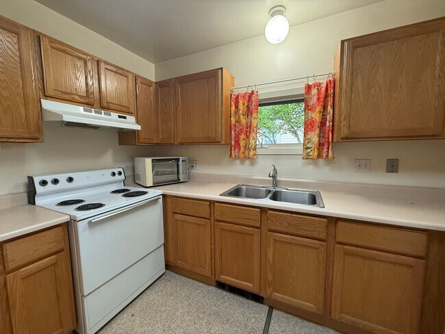 Building Photo - Charming, One bedroom duplex in Prime Ashland location | Available Now!