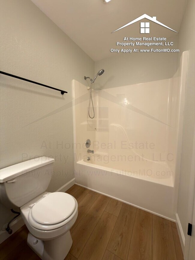 Building Photo - Greystone Court Duplex 1011-1013