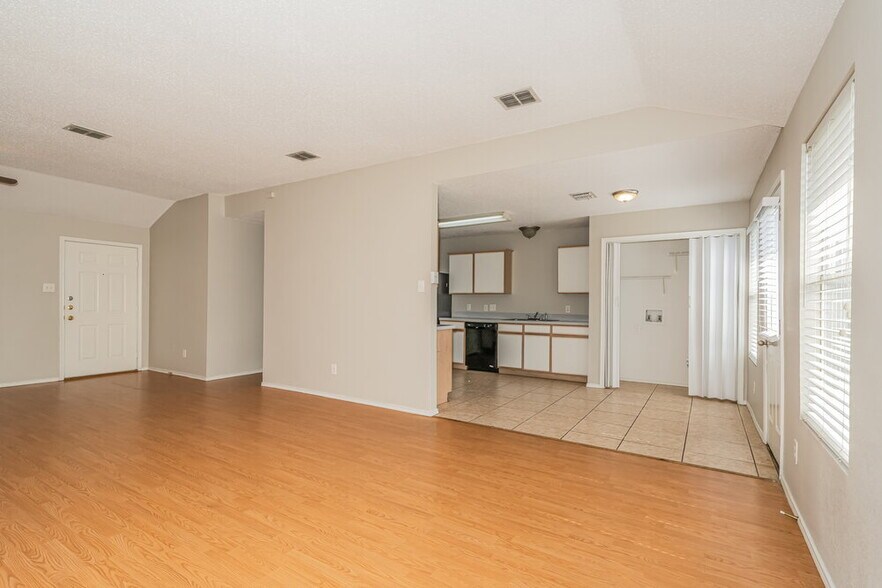 Building Photo - 537 Bailey St