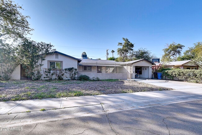 Building Photo - 1027 W 19th St