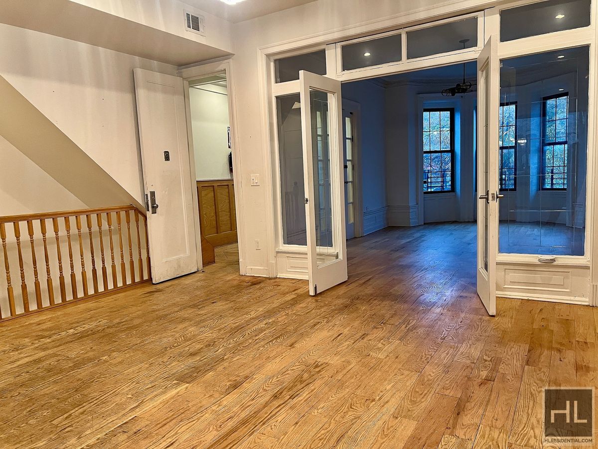 Building Photo - 4BR 3BA Historic Limestone Duplex In Crown...