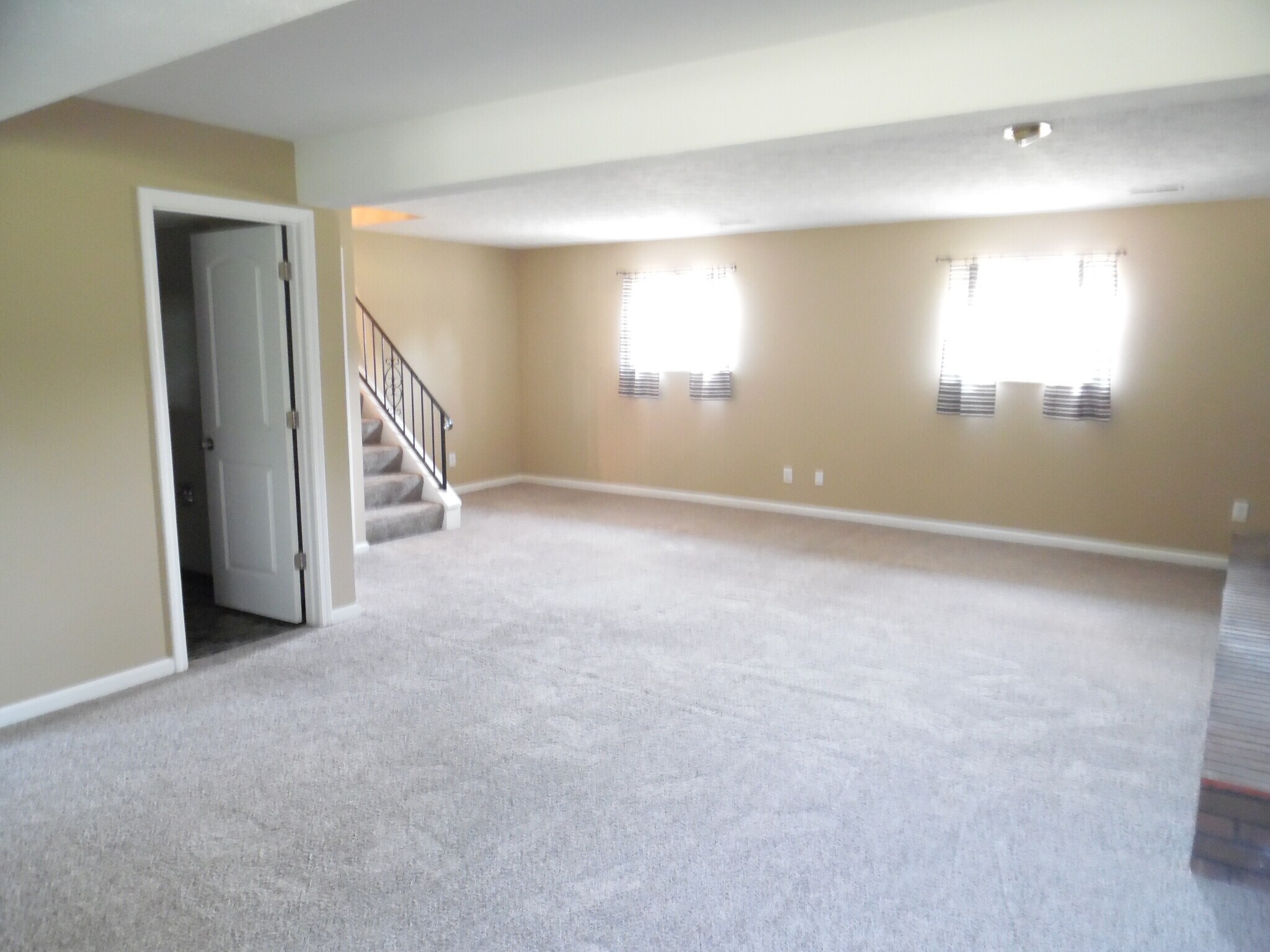 Building Photo - 8760 Ashbrook Dr