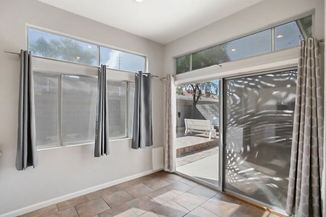 Building Photo - Beautiful One Story 2 Bedroom Townhome With 2 Car Attached Garage