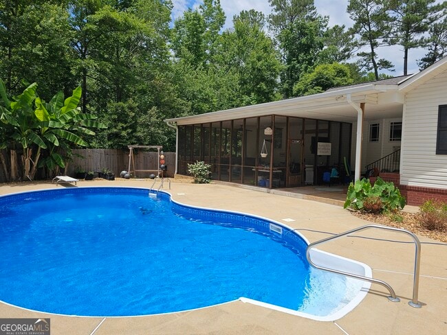 Building Photo - 15 Falcon Dr