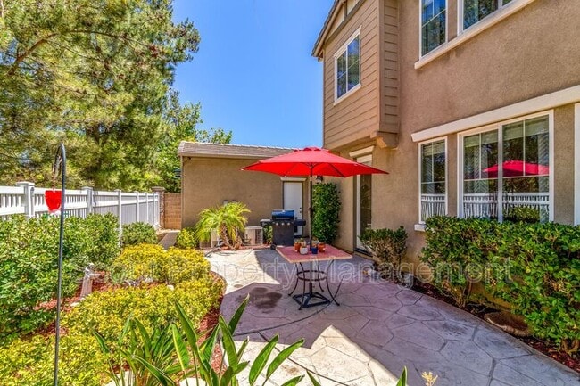 Building Photo - 40281 Salem Way