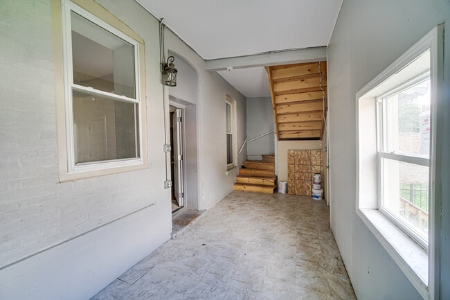 Building Photo - 1826 S Hamlin Ave