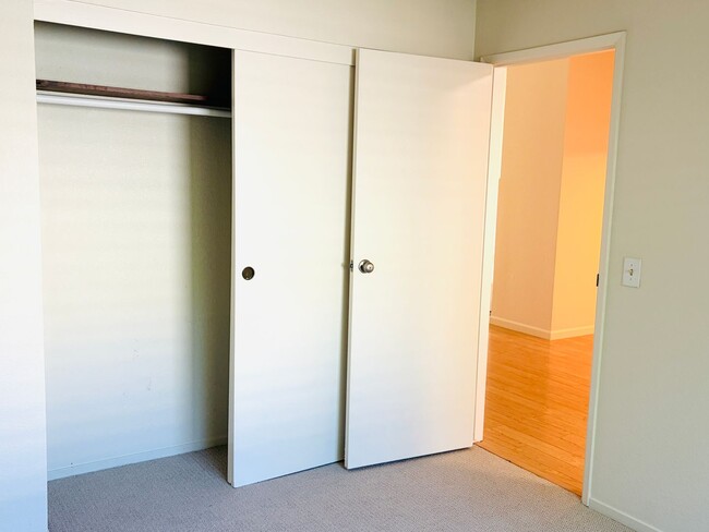 Building Photo - House like 2bed/1.5 Bath Condo with Spacious Corner Yard and 2 Car Garage