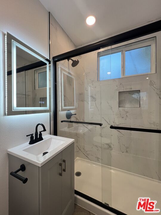 Building Photo - 421 E Chevy Chase Dr