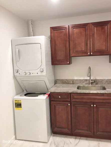 Building Photo - 5706 Regal Crest Ct