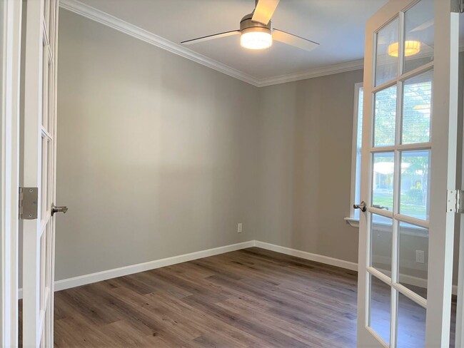 Building Photo - 1077 Cloverleaf Cir