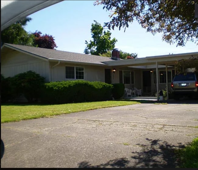 Primary Photo - 3046 Hyacinth St