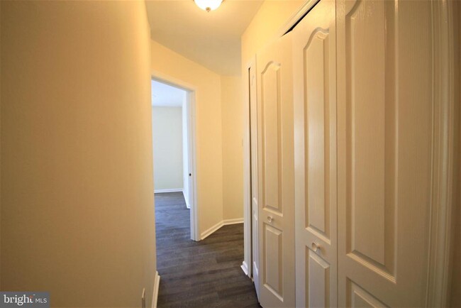 Building Photo - 4000 Quaker Ct