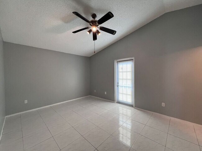 Building Photo - 1114 Shoshanna Dr