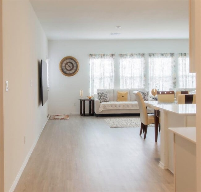 Building Photo - 1404 Aquilla Dr