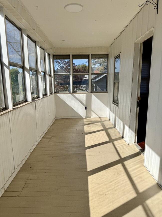 Building Photo - 906 Cherokee St