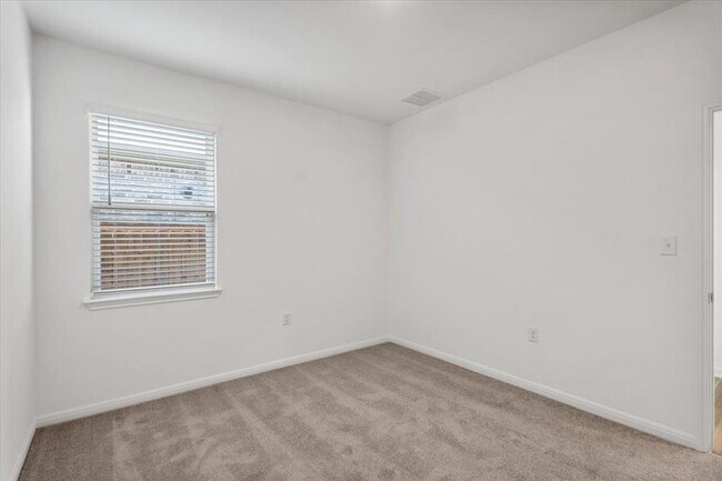 Building Photo - 1409 Alana Fls Ave