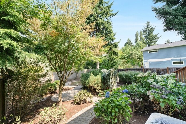 Building Photo - Beautiful 3-bdrm/2.5-bath in Beaumont-Wils...