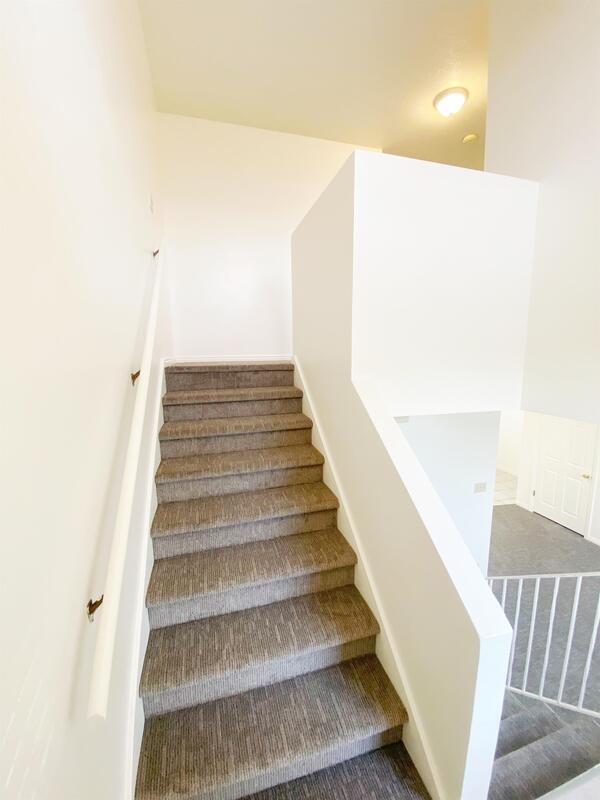 Building Photo - 707 600 W