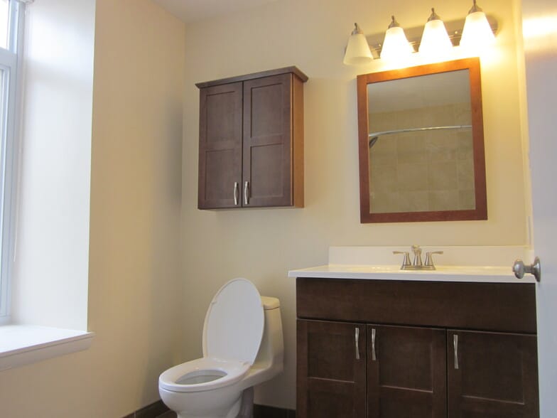 Master bath - 658 15th St S