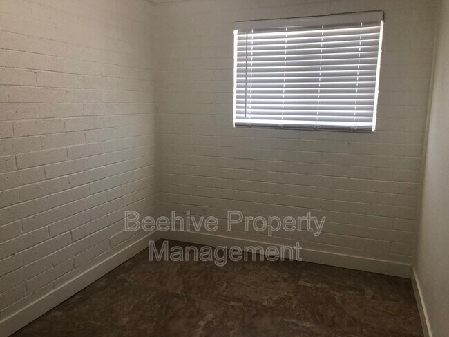 Building Photo - 2530 E Atlanta Ave