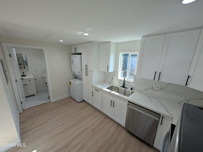 Building Photo - 16430 Clymer St
