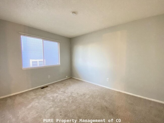 Building Photo - Large home in Highlands Ranch!! 4 bedrooms, 2 baths! 2-car garage!!