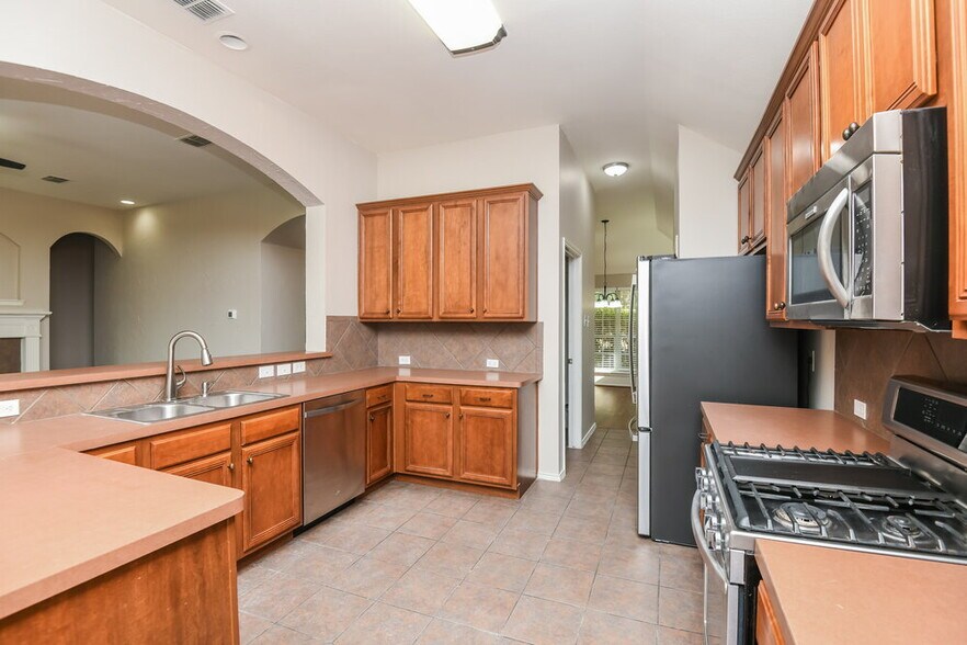 Building Photo - 337 Fort Edward Dr