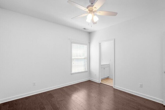 Building Photo - Stunning All-Brick Home in BridgeMill Community!