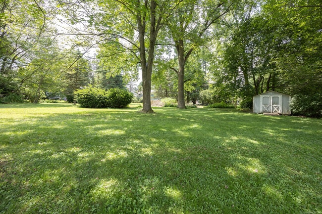 Building Photo - 27 Lathrop Dr